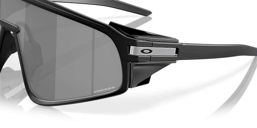 OO9404 Latch Panel Oakley Black L