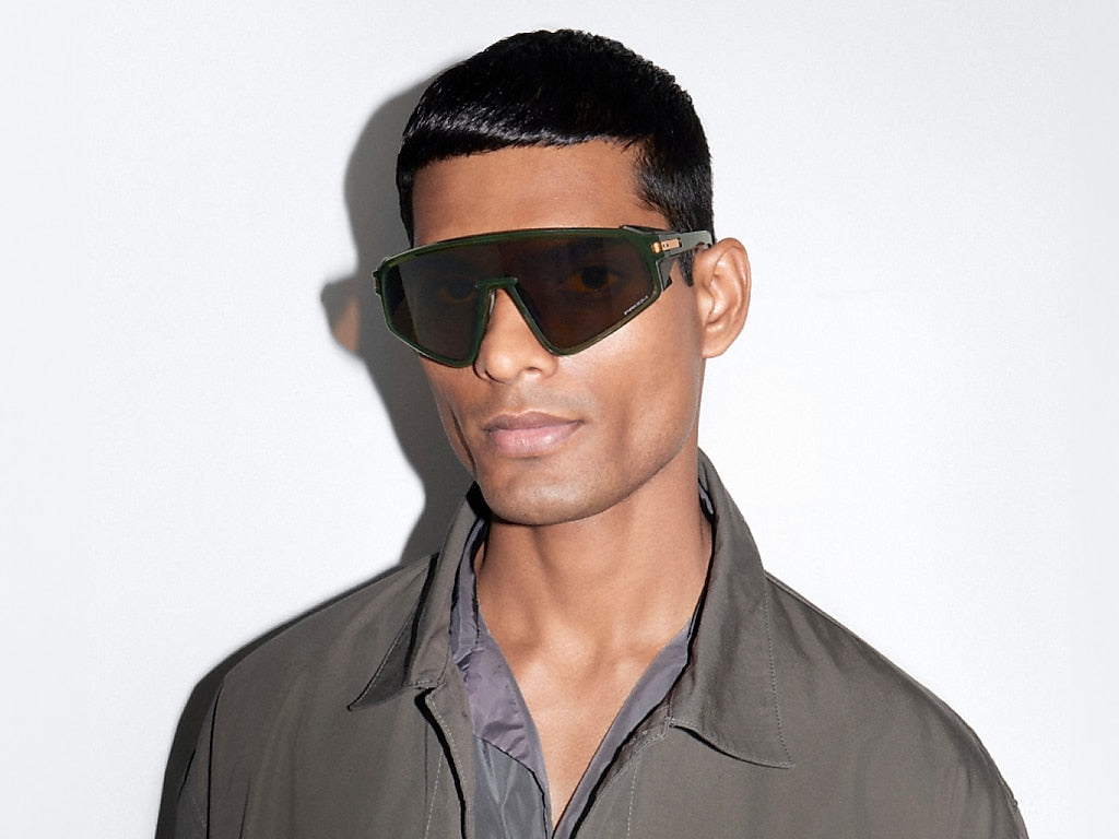 OO9404 Latch Panel Oakley Green/Brown L